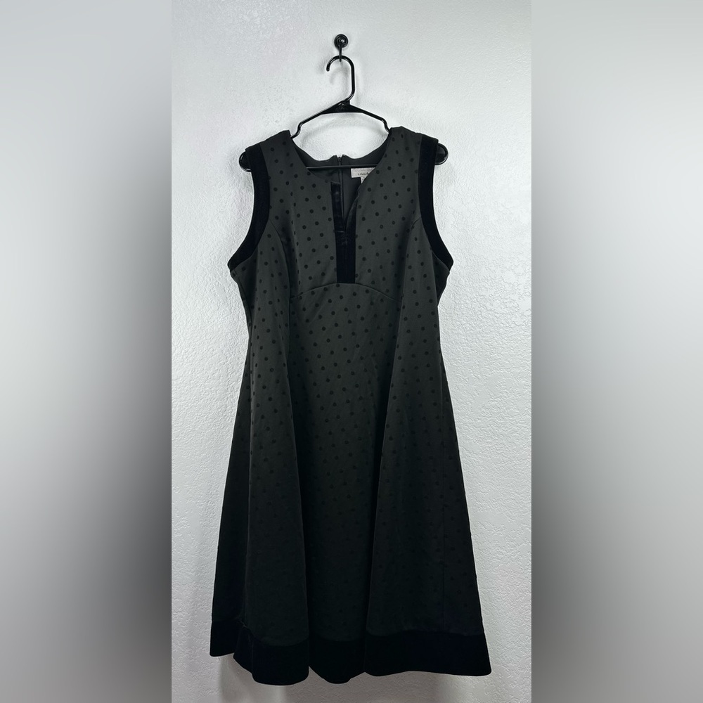 SIGNATURE BY ROBBIE BEE Women’s Black polka Dot Velvet Dress Size 14